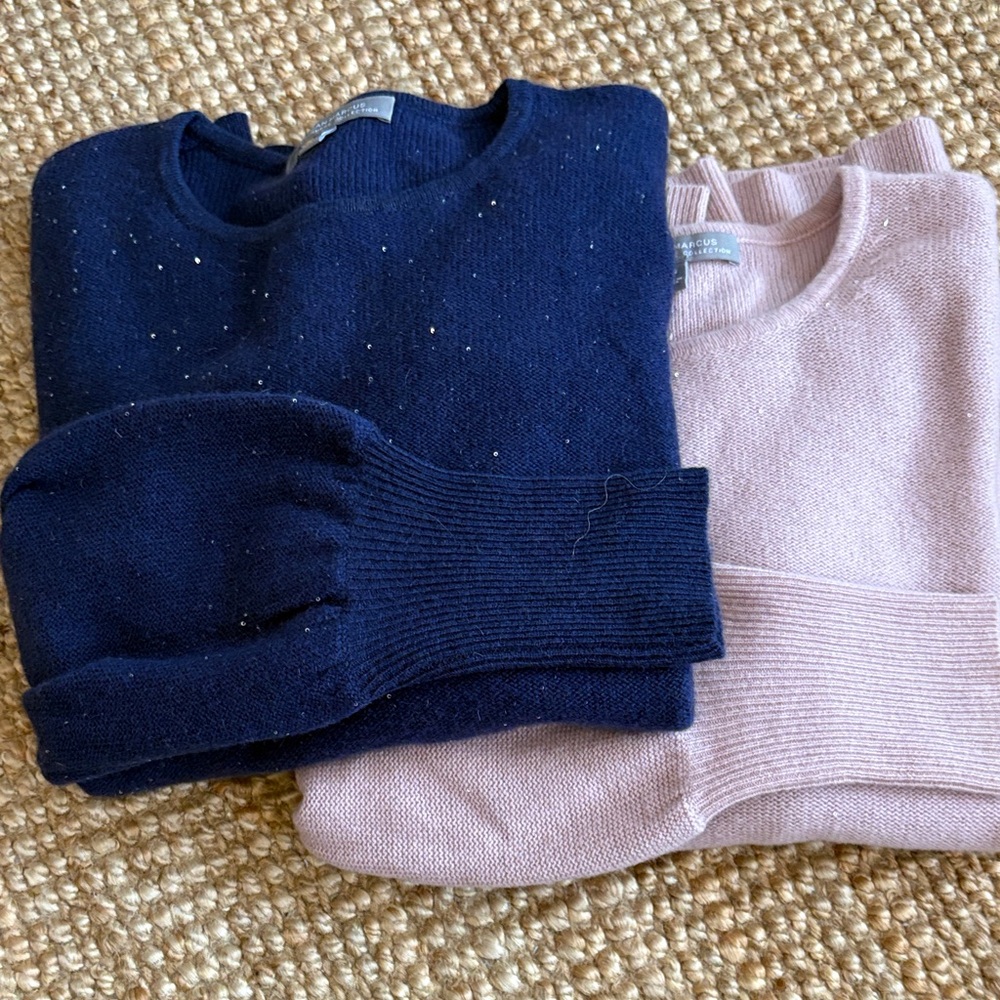Neiman Marcus Navy and pink Cashmere Sweater